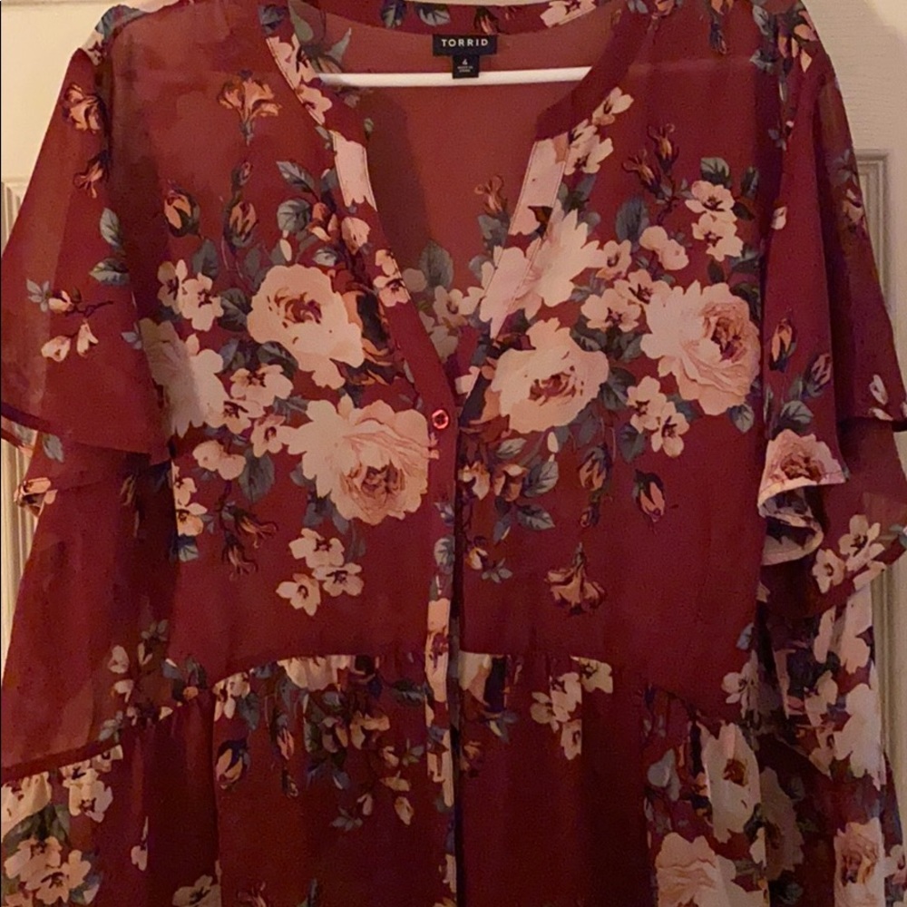 Super cute high low blouse